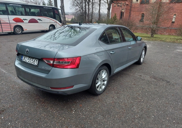 Skoda Superb cena 47900 przebieg: 295000, rok produkcji 2017 z Kłodzko małe 301